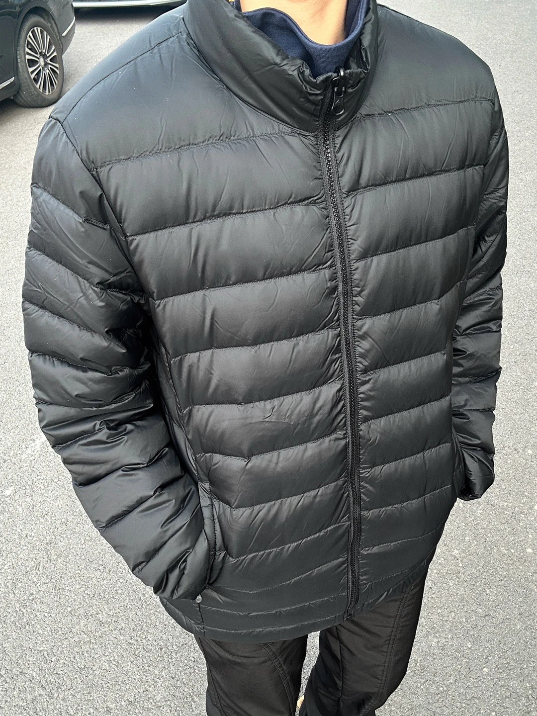 

Мужская зимняя легкая пуховая куртка Cleanfit: теплая, ветрозащитная, с воротником-стойкой, приталенная, с длинными рукавами