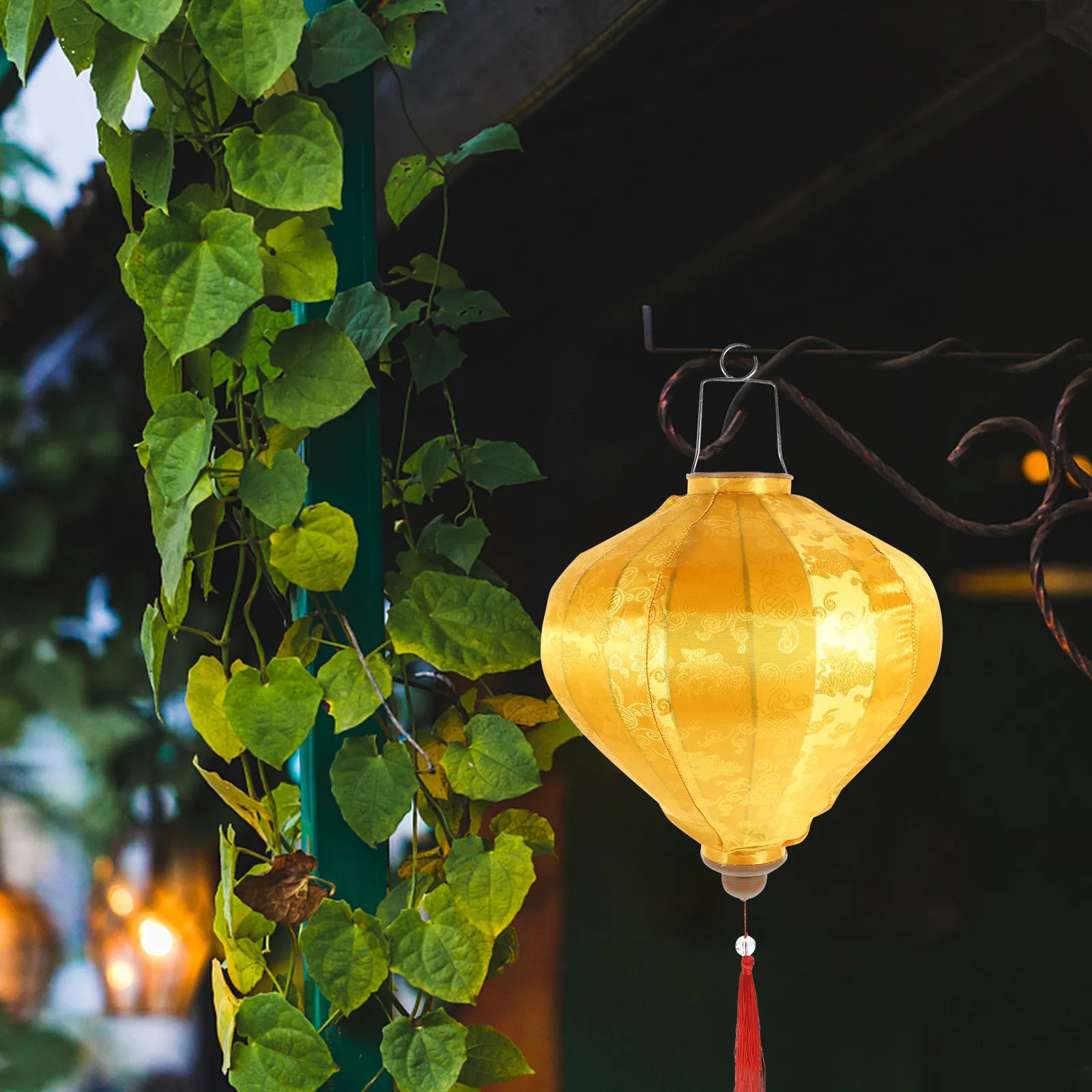 

Diamond-Shaped Vietnamese Lantern Vintage Style Outdoor Hanging Decor Wedding Party Chinese New Year Silk Lantern