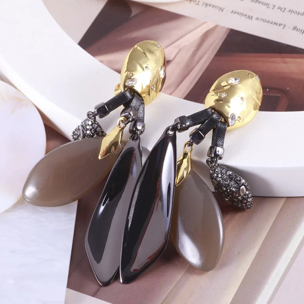 

Autumn Winter Personalized Creative Water Drop Resin Irregular Sparkling Rhinestone Multi-drop Resin Ear Clip Earrings for Women