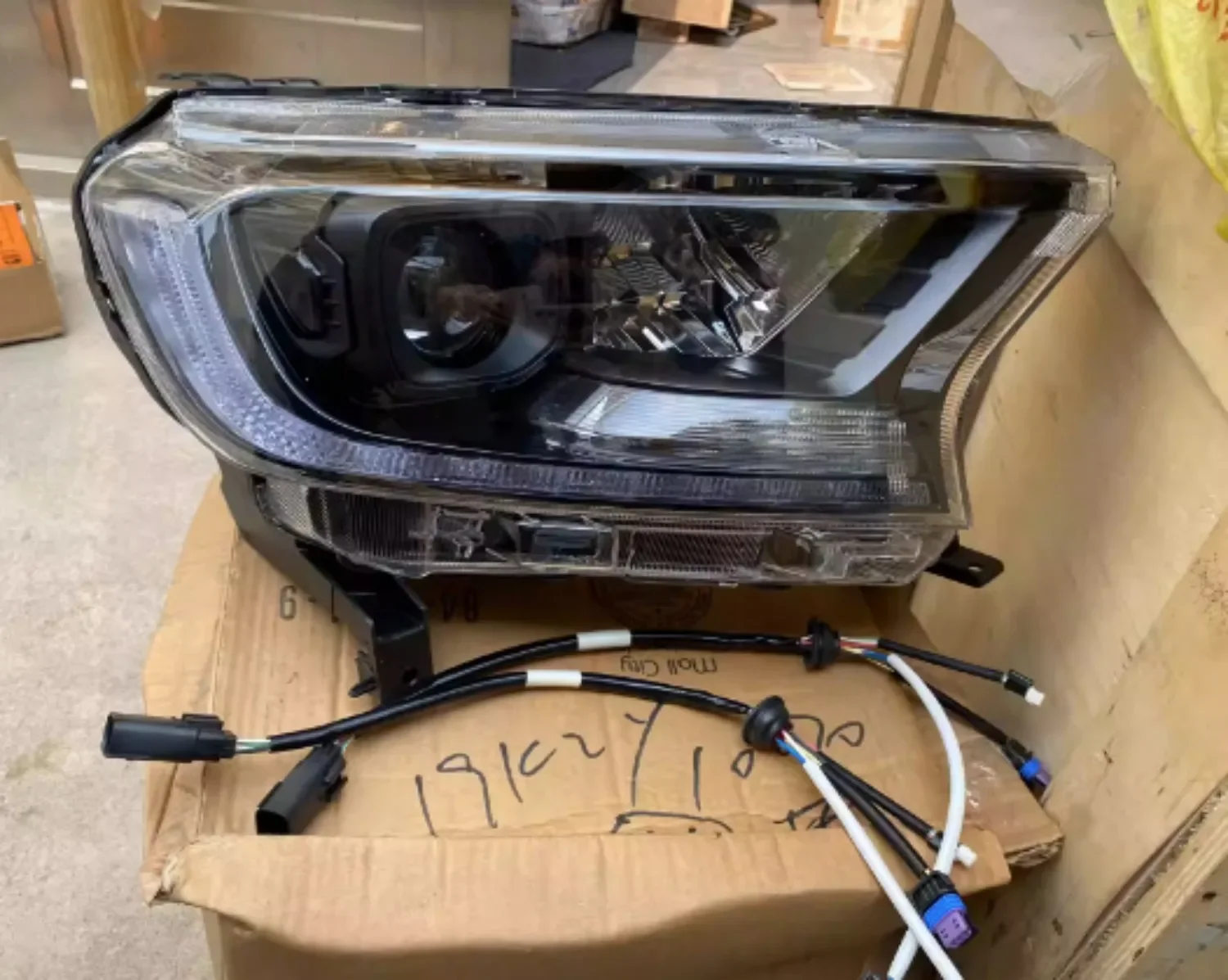 Car Headlight Assembly for Ford Everest endeavour DRL Daytime Running Driving Lamp Turn Signal