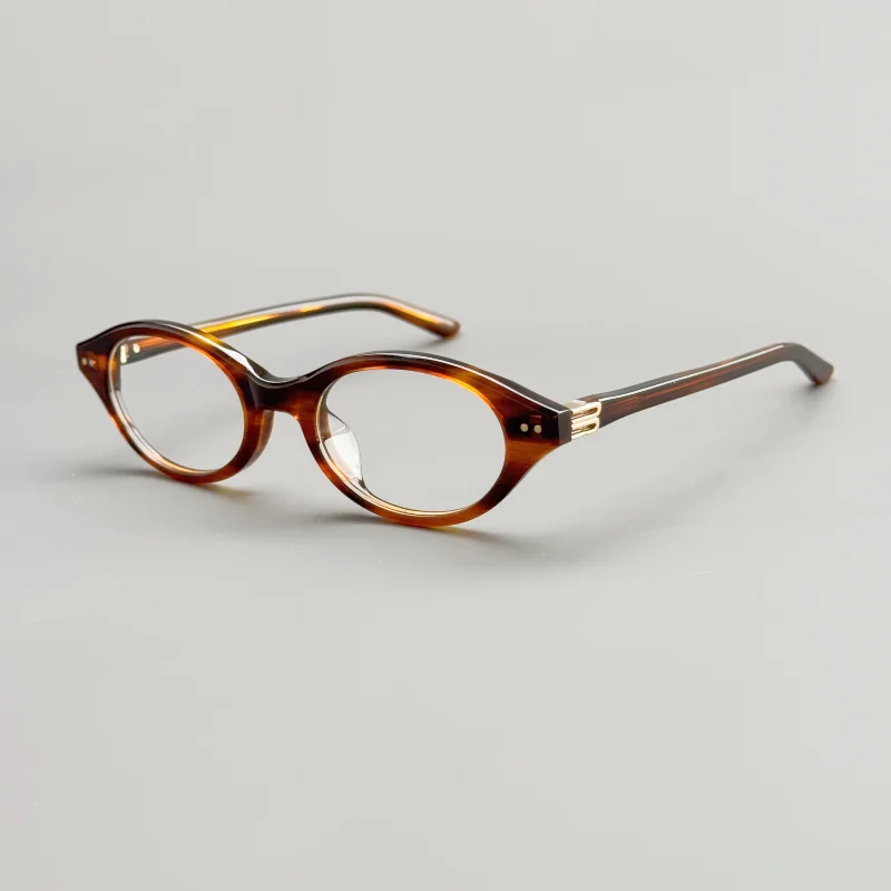 

High-quality acetate small frame ladies cat-eye glasses. GM retro optical glasses. Luxurious lightweight production. Prescriptio