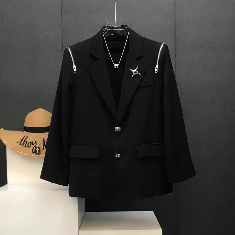 

Niche design sense suit jacket men's loose high-end metal button trend shoulder pad long sleeve zipper decoration suit