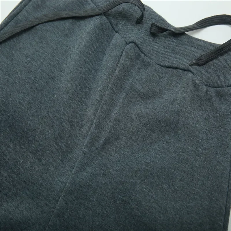 Frühlings- und Herbst-Herrenmode: Bedruckte Freizeithosen, Sport-Jogginghosen, Fitnesshosen – Detail 8