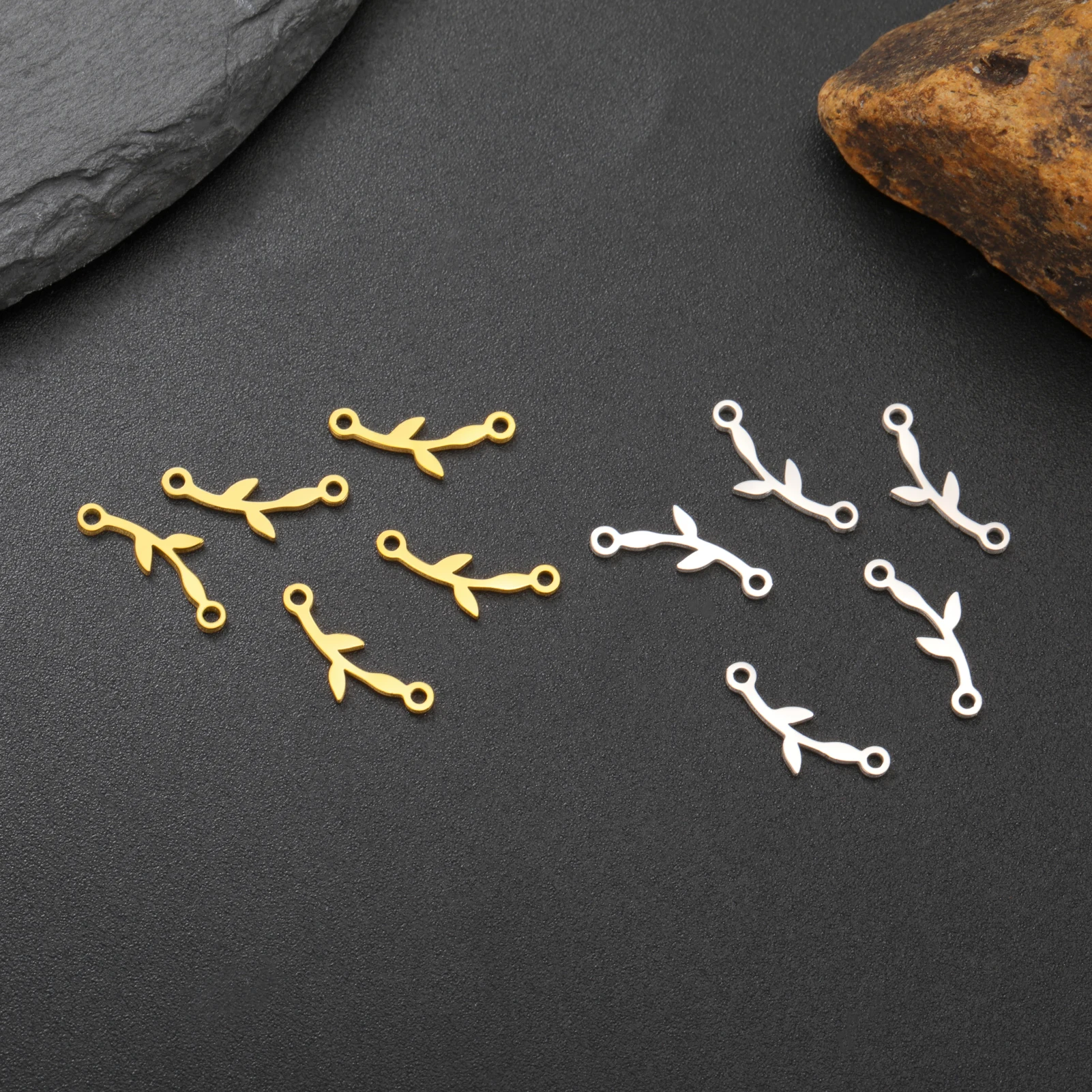 

10PCS Stainless steel double hole leaf pendant full of vitality for jewelry making