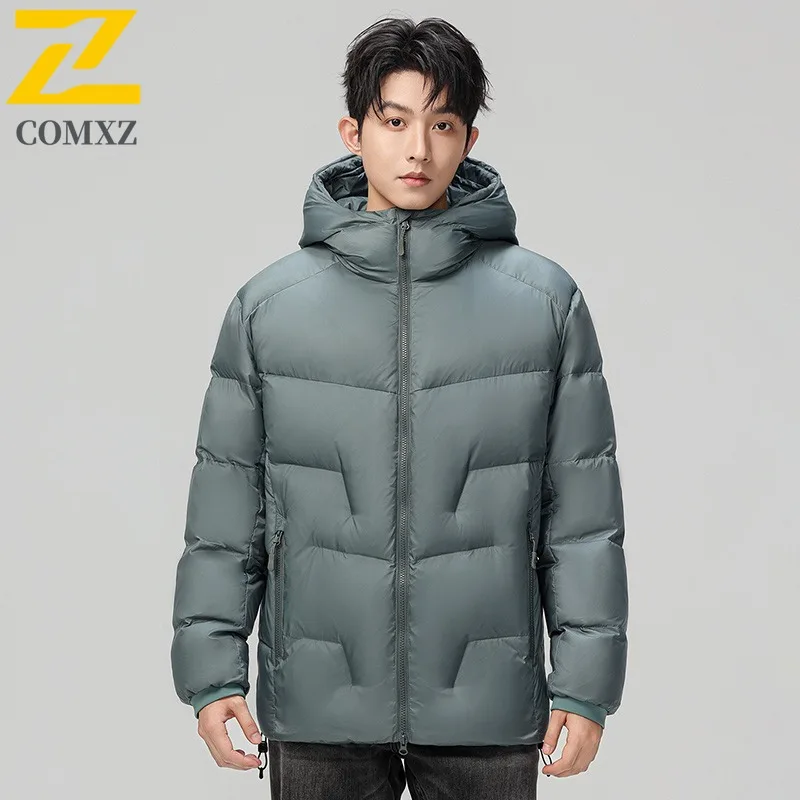 سترة COMXZ Premium 2025 للرجال بقلنسوة للمشي لمسافات طويلة والسفر سترة مريحة عصرية للخروج ملابس خارجية شتوية مقاومة للبرد #1