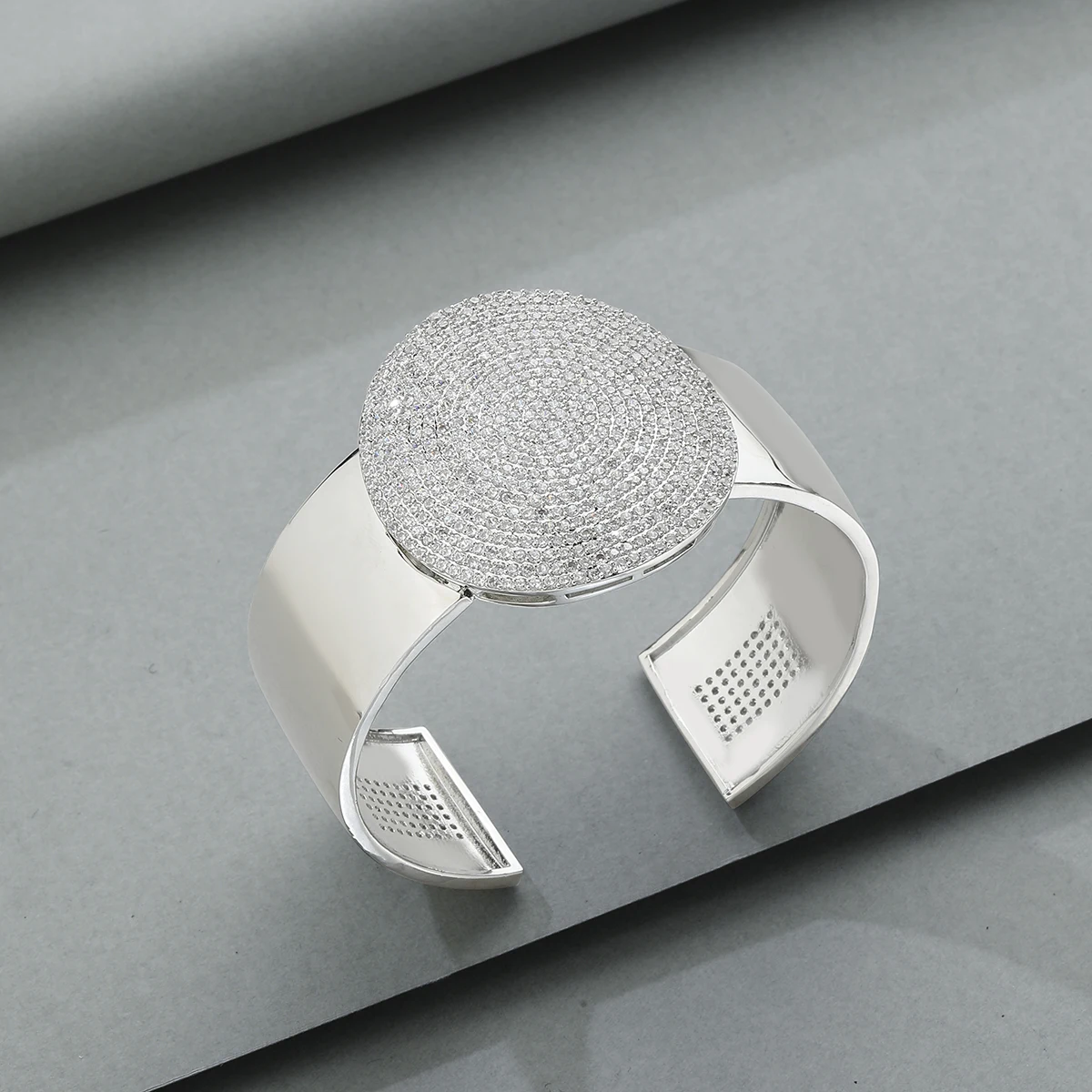 2024 New Disc Exaggerated Thread Cubic Zirconia Open Bracelet for Women Office Party Friends Gift Jewelry Accessories