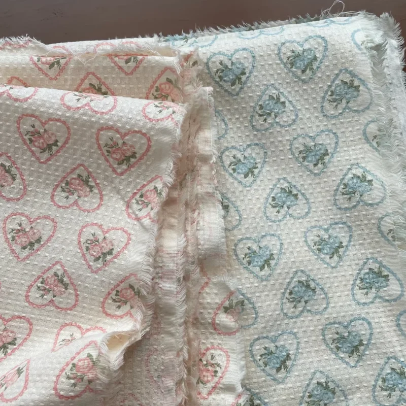 

Exquisite love heart-shaped blue and pink flower-printed jacquard cotton fabric for clothing fabric
