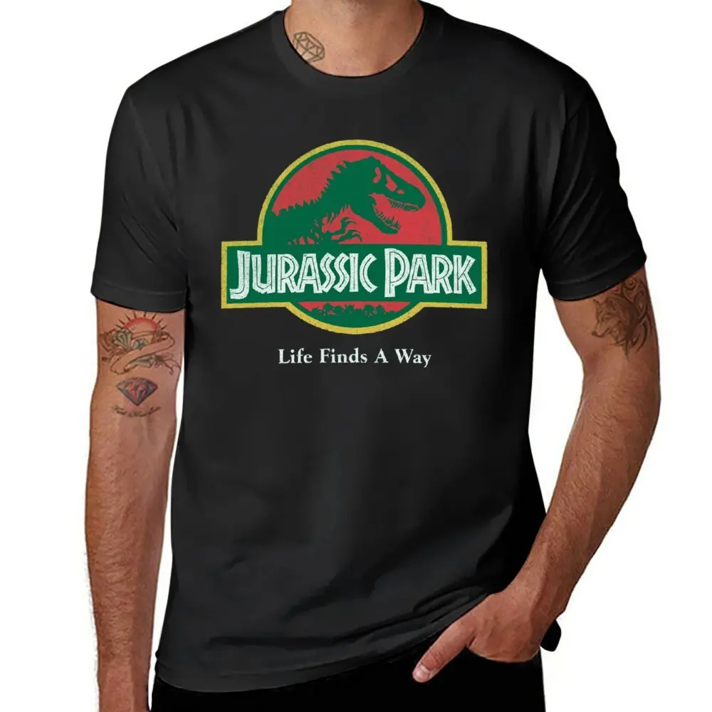 Jurassic Park Retro Red Life Finds A Way Cl Crewneck T-shirt Movement Top Tee Hipster Funny Novelty Aactivity Competition USA Si