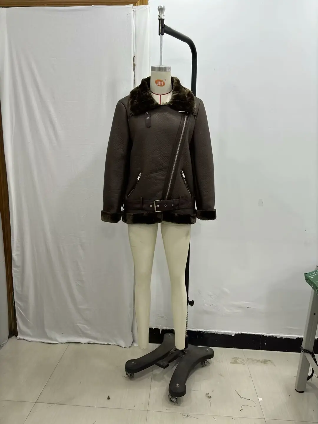 Europejska i amerykańska zimowa ciepła kurtka/płaszcz z imitacji skóry, dwustronna, damska, modna, uniwersalna, z klapami.