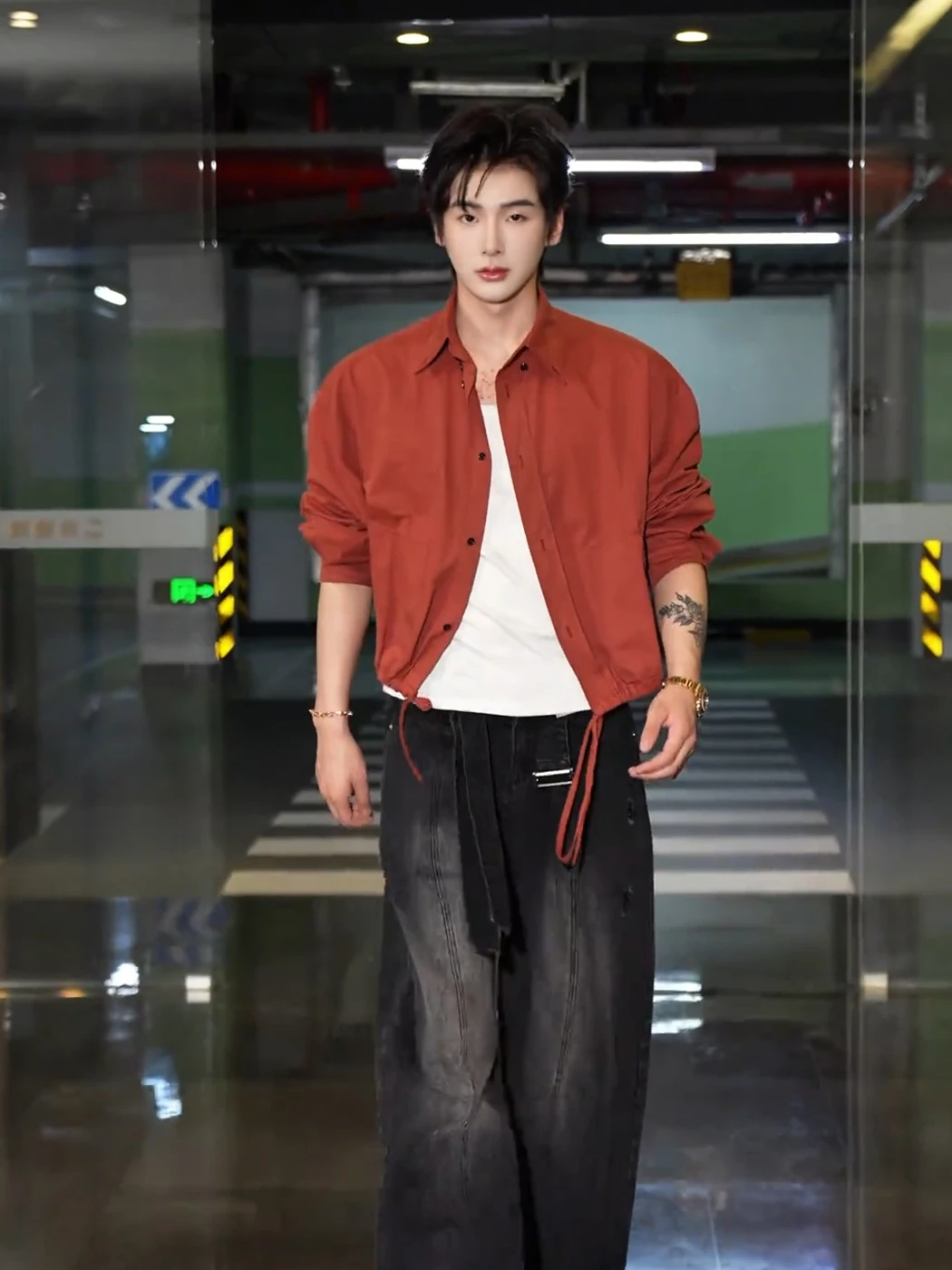 

Красная мужская рубашка-куртка с длинным рукавом, осенний модный дизайн, повседневный шик, из полиэфирного волокна, приталенный крой, для повседневной носки