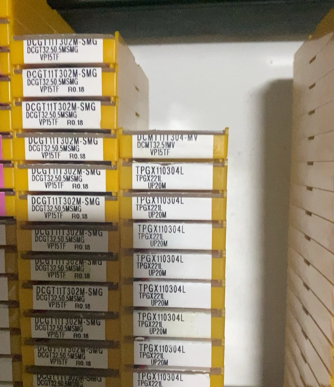 

Hard alloy cutting blades LT-16IR1.5ISO KC5010