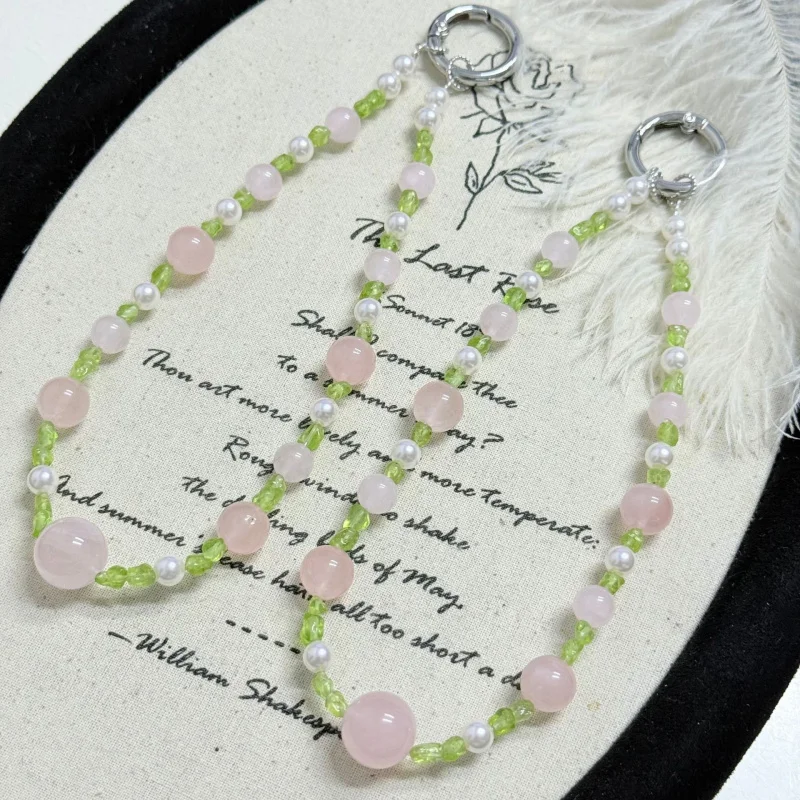 

Natural pink crystal, peridot gravel, white shell beads, handmade beaded crystal phone charms, fashionand versatile for keychain