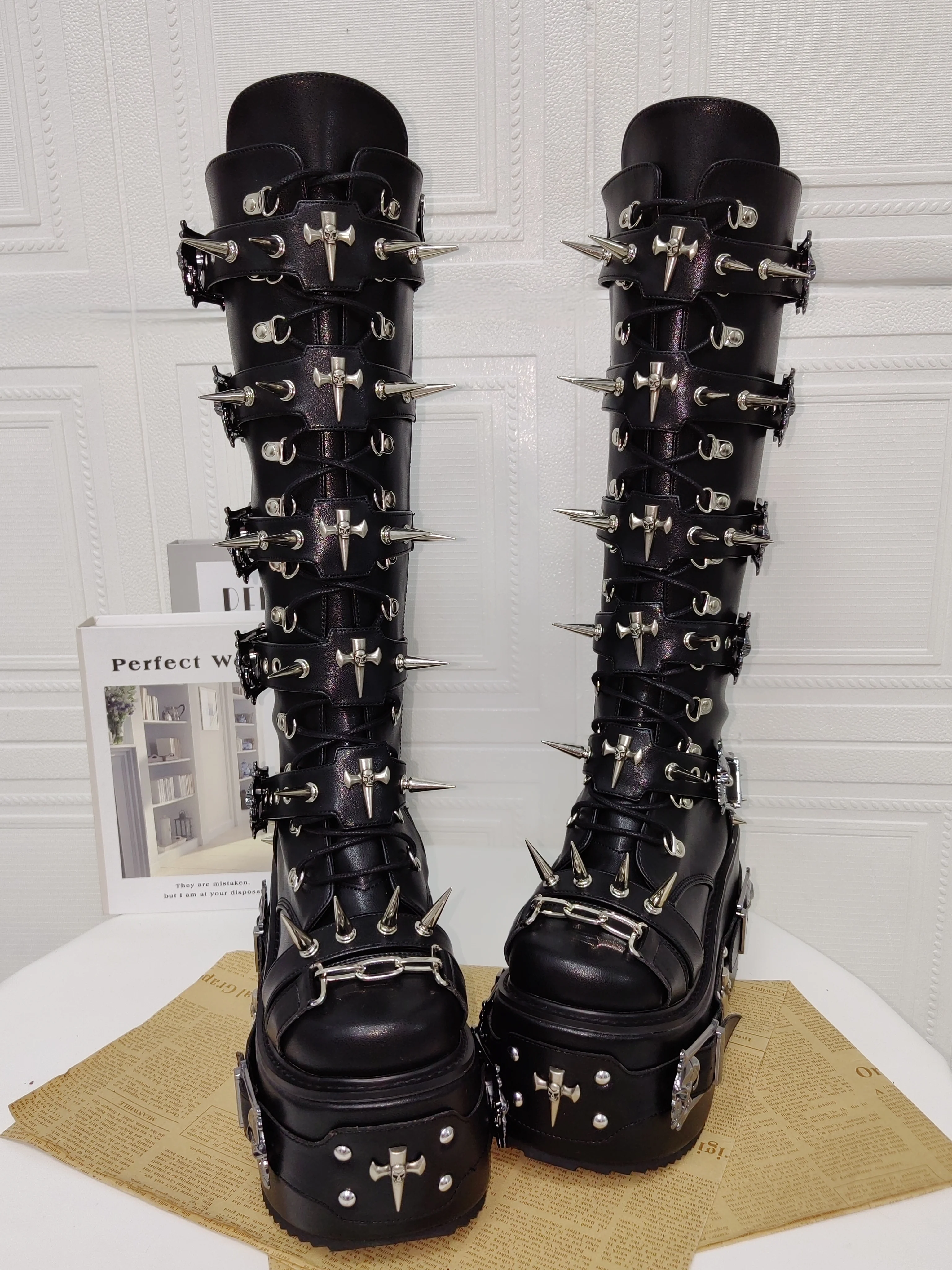 靴 smulti-buckle stitched boots punk Women Dark Street Motorcycle Punk Long Boots Women High Heels