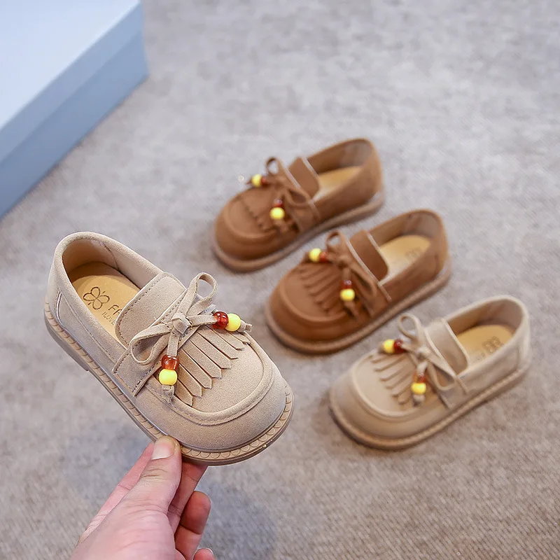 

Весенне-осенние новые туфли на плоской подошве с бусинами и кисточками для маленьких девочек, модная обувь принцессы для мальчиков, лоферы на мягкой подошве, размер 23-35