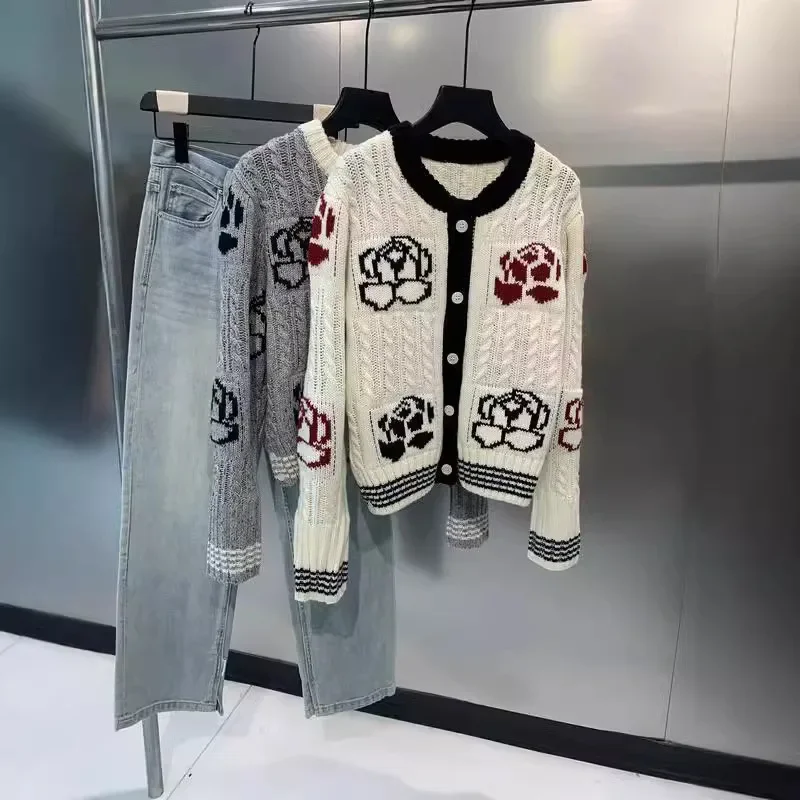 New Arrival College Style Cardigan Heavy Embroidery Twisted Braided Neckline Grid Patterned Distinctive Fashion Forward Autumn