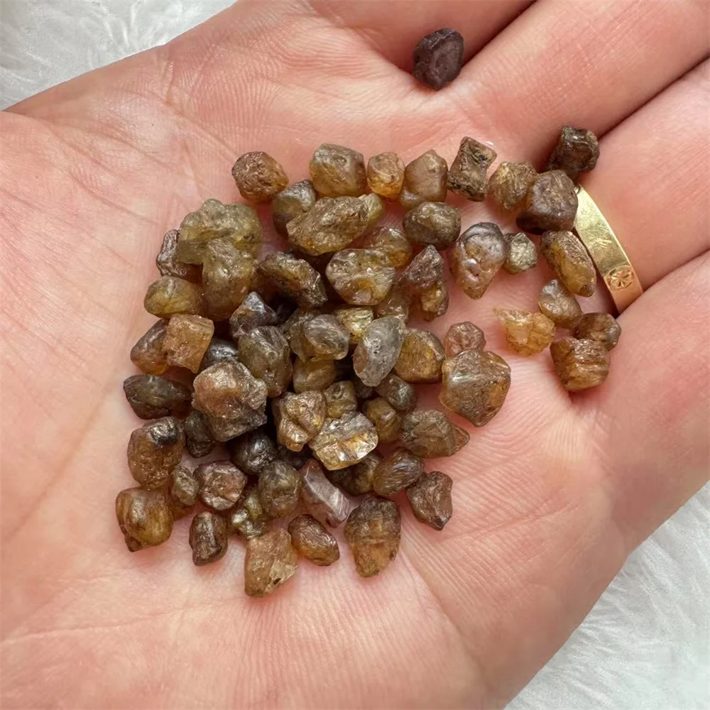 Natural Yellow and Sapphire Crystal Mineral Specimens, Rock Fragments, Gravel, Rough, Original Gemstone Decorations