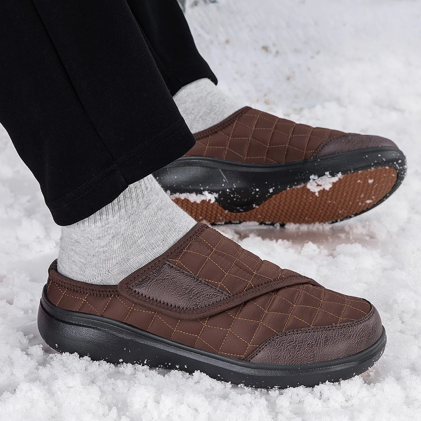 Chaussons d'hiver en coton pour personnes âgées, à bande auto-agrippante réglable, avec large empattement, doublure chaude en peluche, antidérapants, pour pieds gonflés