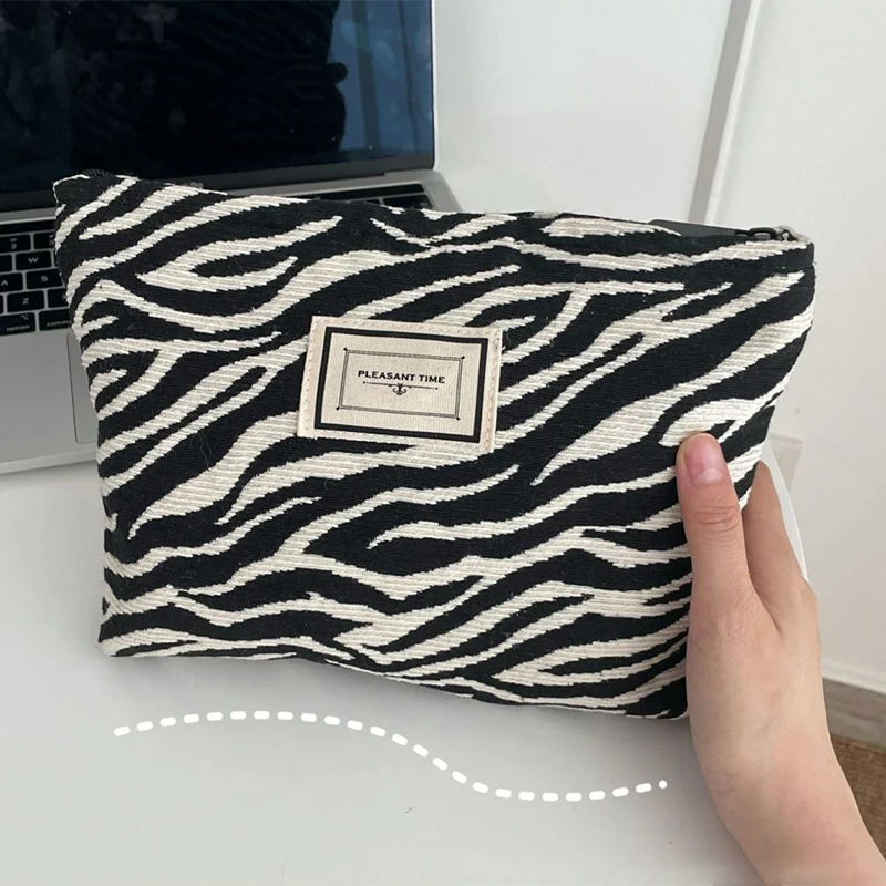 Borsa per cosmetici con motivo zebrato con cerniera in tela grande da donna borsa per il trucco borsa da viaggio per il lavaggio dell\'organizzatore