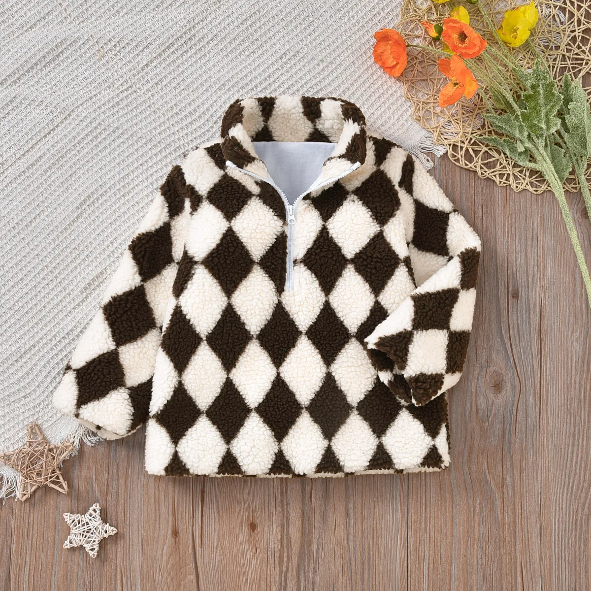 This is a specially designed outerwear piece tailored for boys, ideal for the cooler autumn and winter seasons. It features a cl