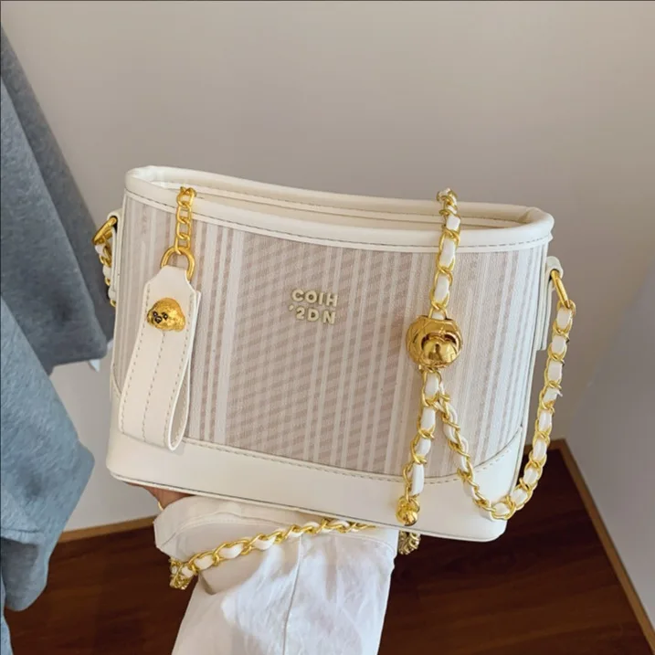 2025 الاتجاه الجديد! حقيبة نسائية عصرية بسلسلة مخططة متعددة الاستخدامات مربعة صغيرة على الطراز الأجنبي حقيبة كتف للركاب #3