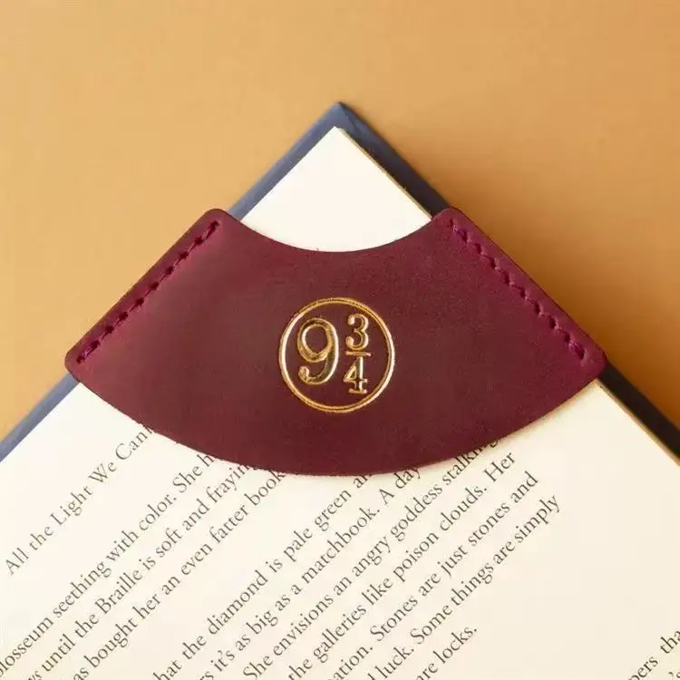 New Harry Potter bookmark fan-shaped corner page with retro leather bookmark pagination pattern of nine and three-quarters