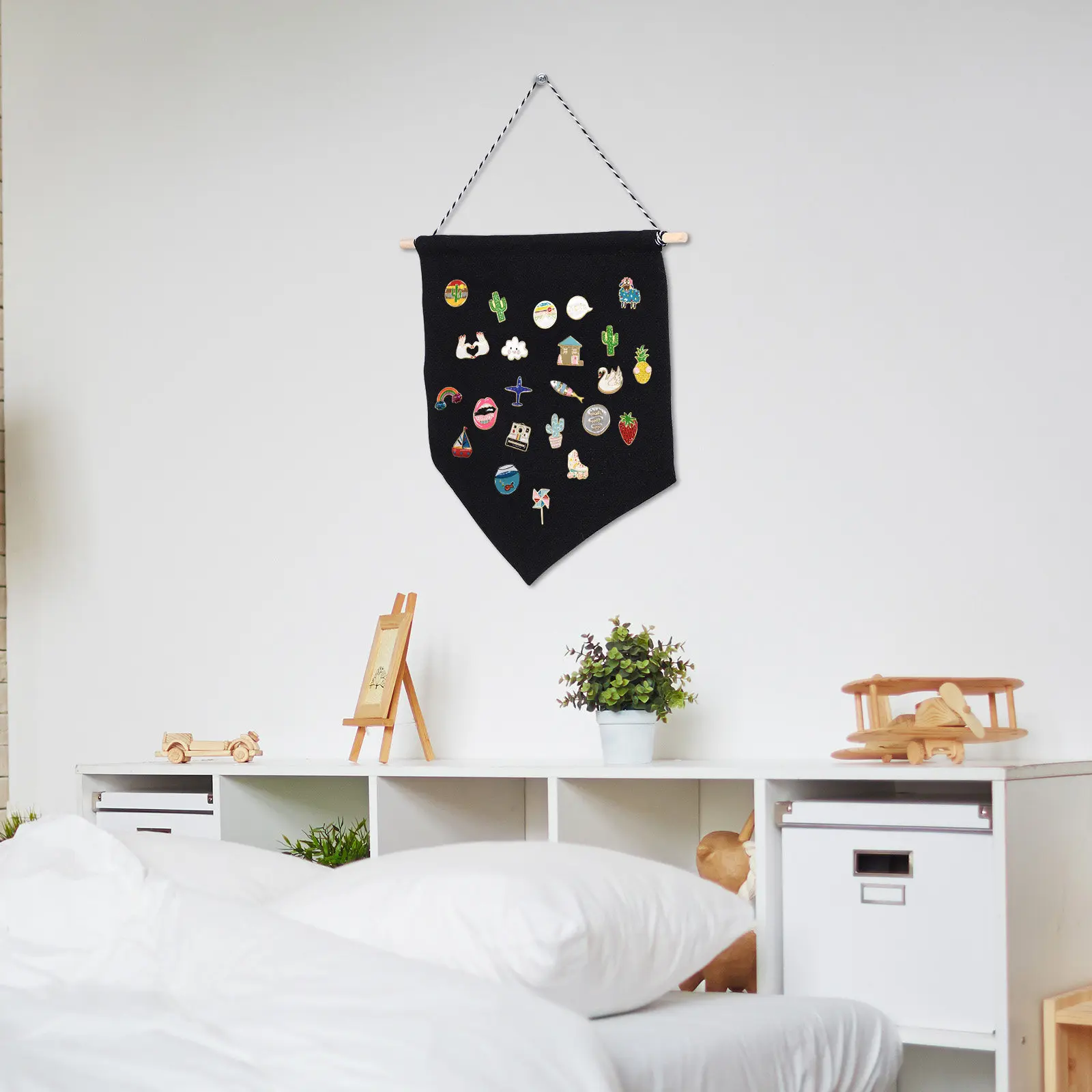 Black Pin Display Canvas Pennant Banner Wall Hanging Enamel Lapel Pin Badge Flag for Living Room Decor Pennant Banner