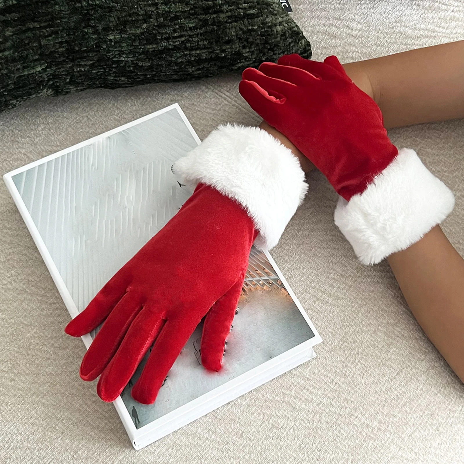 Guantes navideños de terciopelo para hombre y mujer, guantes elegantes Retro cortos con adornos peludos, guantes de Papá Noel para fiesta, escenario festivo, 1 par