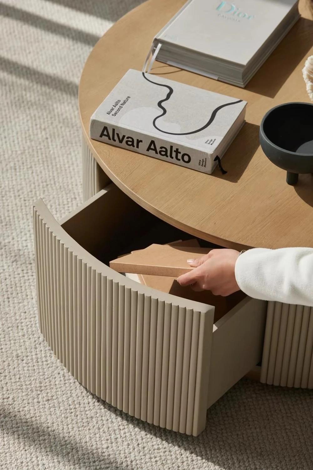 Luxury Vintage 2 Drawer Multifunctional Storage Oak Roundwood Table Modern Coffee Table Set Luxury Modern