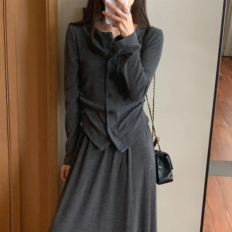 

Корейский шикарный комплект из двух предметов: вязаный топ с V-образным вырезом на одной пуговице и эластичная юбка, женский модный осенний комплект с длинным рукавом и поясом