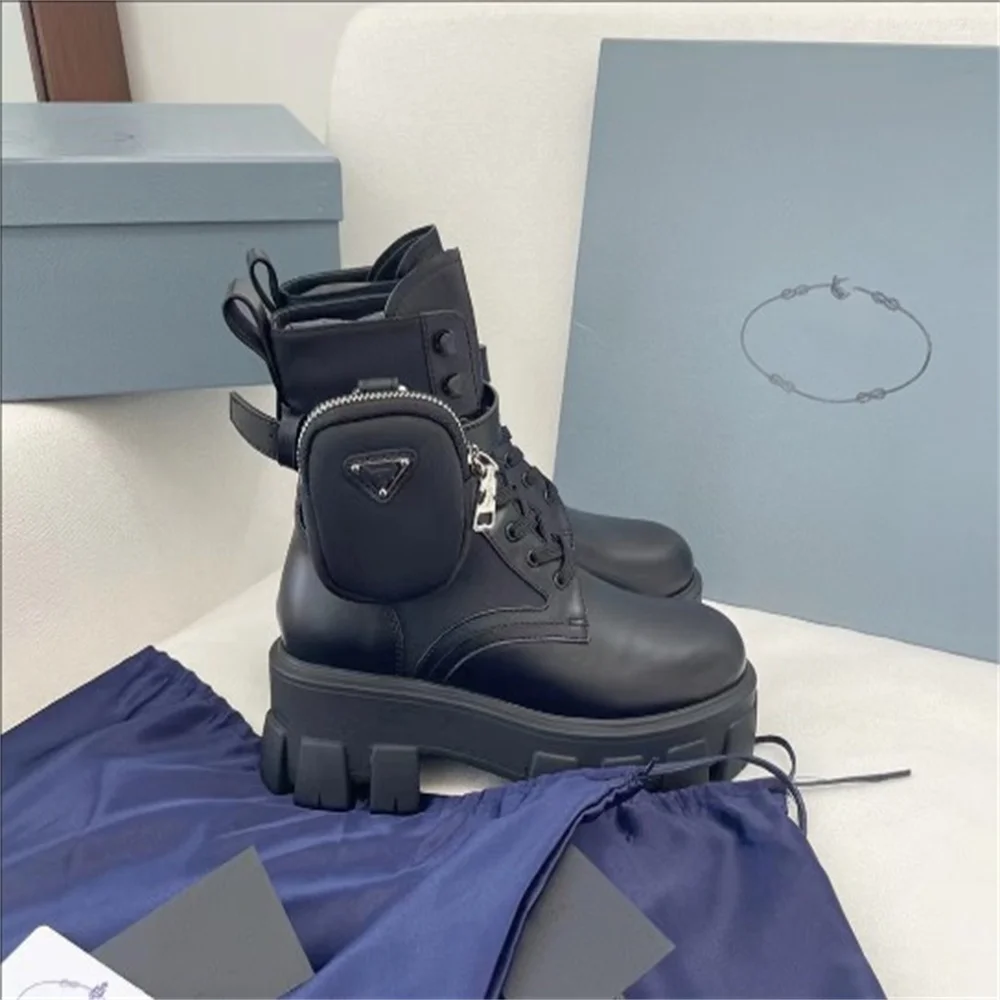 Botas cortas con hebilla de cartera Triangular, plataforma impermeable de suela gruesa, botas Martin versátiles de estilo británico