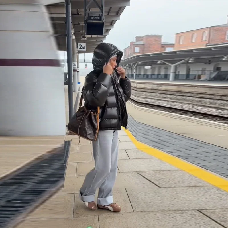 

2025 New Winter Women's Down Jacket Thicken Hooded Zipper Padded Coat Warm Long Sleeve Pocket Outwear Stylish Female Short Coats