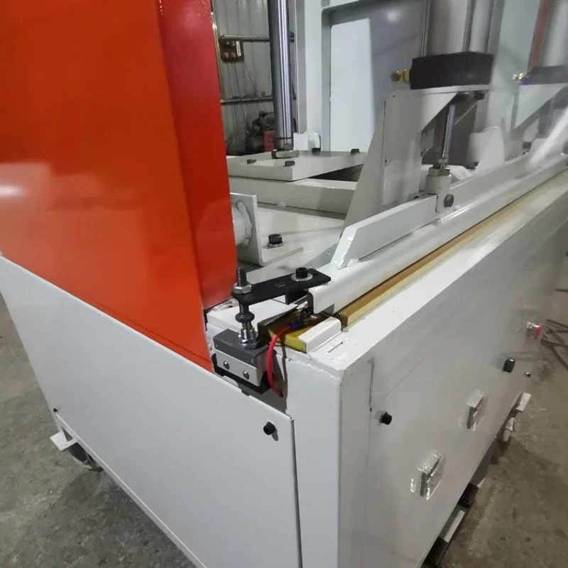 Vacuum compressor, automatic vacuum compression sealing baler