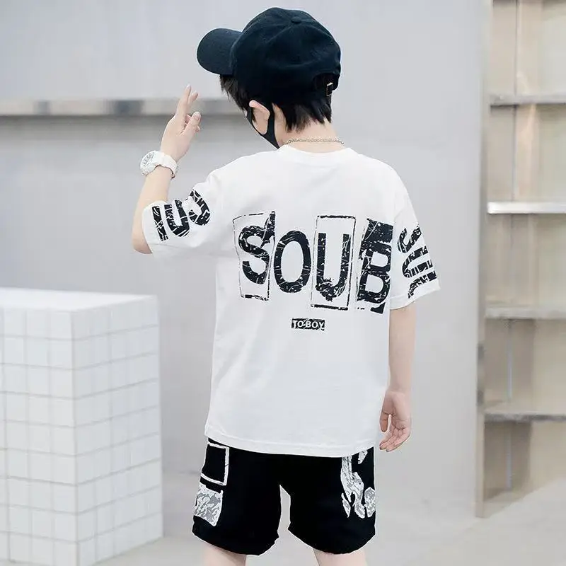 

Boys' Summer Set 2025 Stylish Children's Short sleeved T-Shirt Medium and Large Children's Shorts Two piece Set