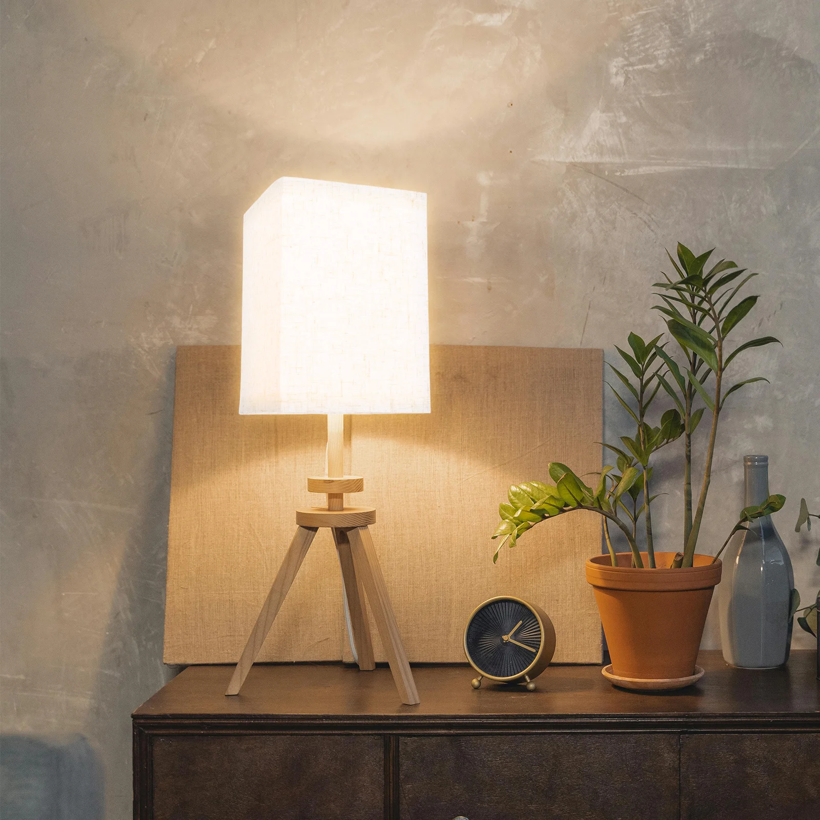 

Square Lampshade Fine Workmanship Cloth Made Foldable and Detachable Function Smooth Finish Safe for Eyes Suitable for Table