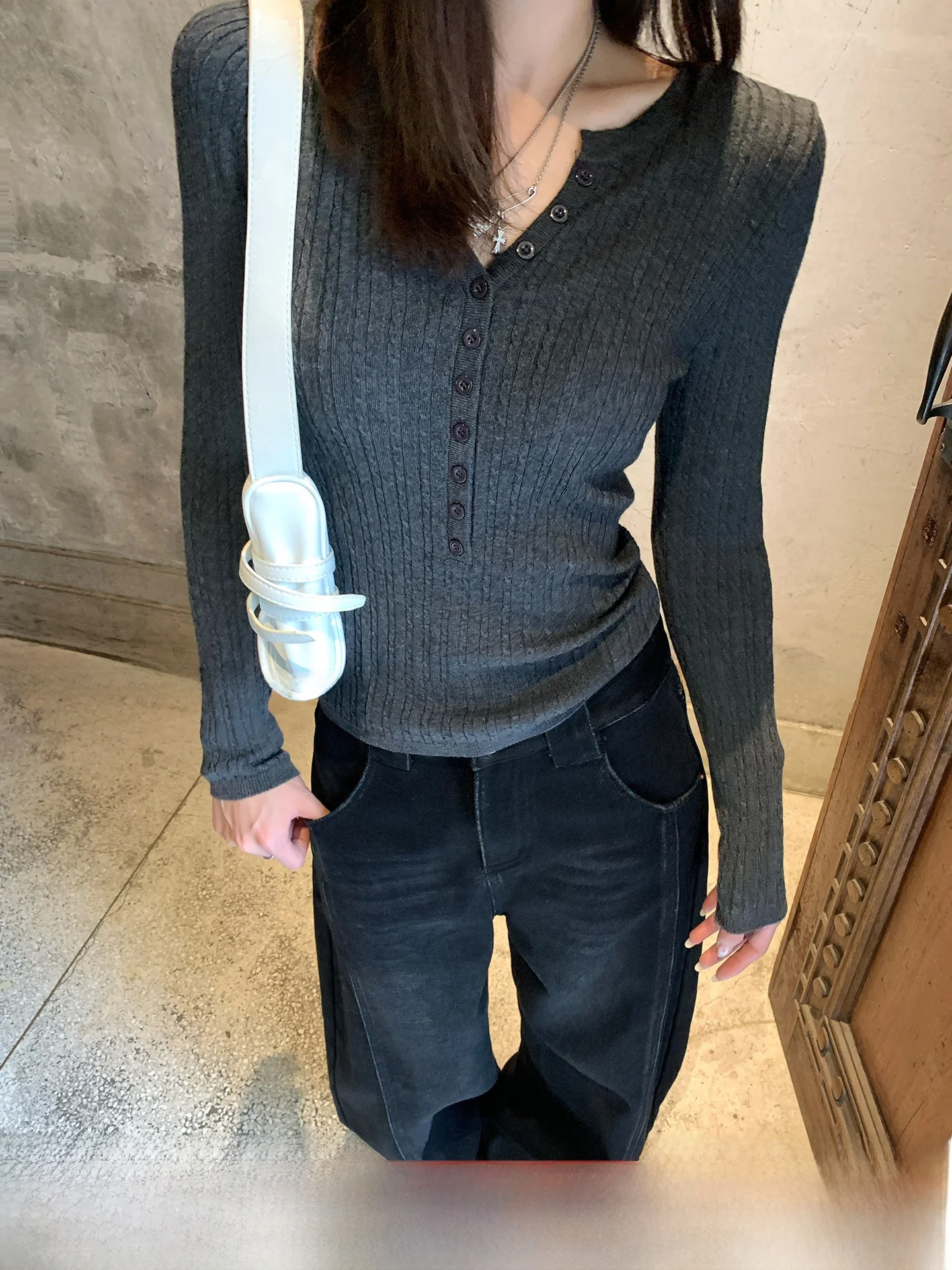 

Gv Big Brother Academy Daily Sle Knitted Wool V-Ne Button Slim Fit Base irt Autumn Winter New Arrival Women's Faion