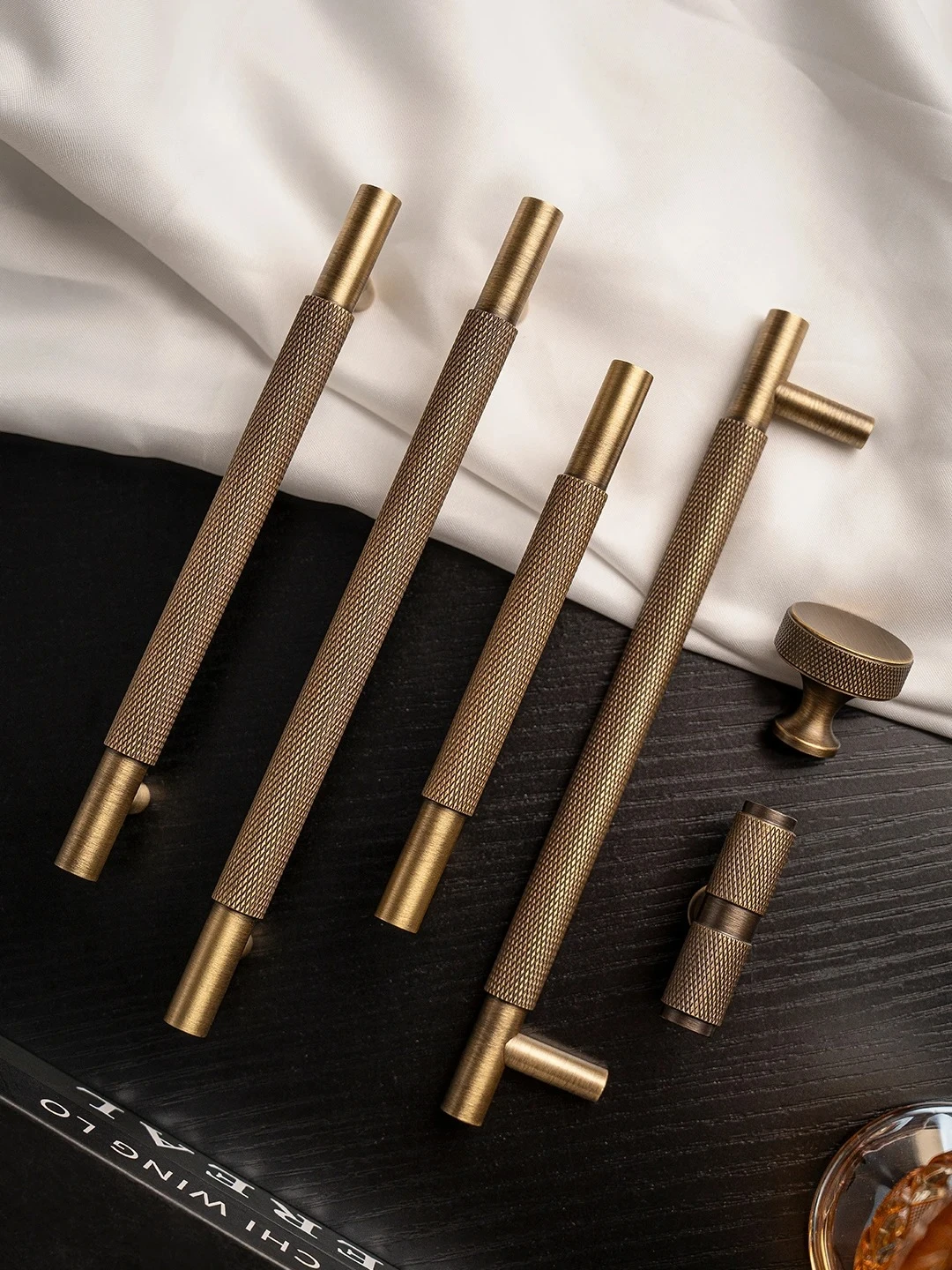 

Santaya Brass Diamond-cut Cross Knurl Pattern Antique Kitchen Cabinet Handles Wardrobe Pull T-bar Knobs