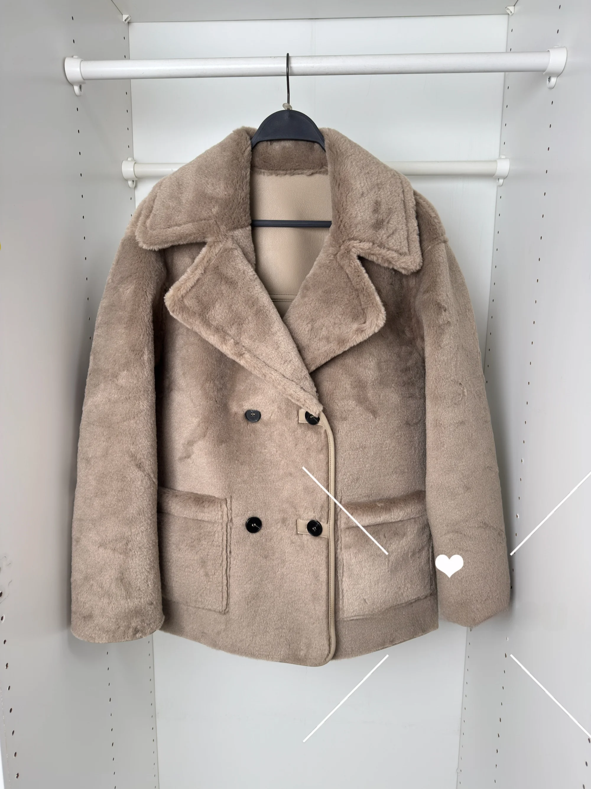 Jaqueta Feminina Casual Dupla Face de Couro Sintético com Forro de Pele Integrado, Coleção Inverno 2025, Estilo Urbano, Gola Alta, Cor Pura