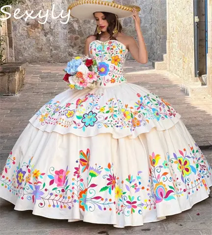 Maßgeschneiderte mexikanische Charro-Quinceanera-Kleider 2022, herzförmiges Ballkleid, Schnürung, bunte Stickerei, Fünfzehn-Geburtstagsparty-Kleid