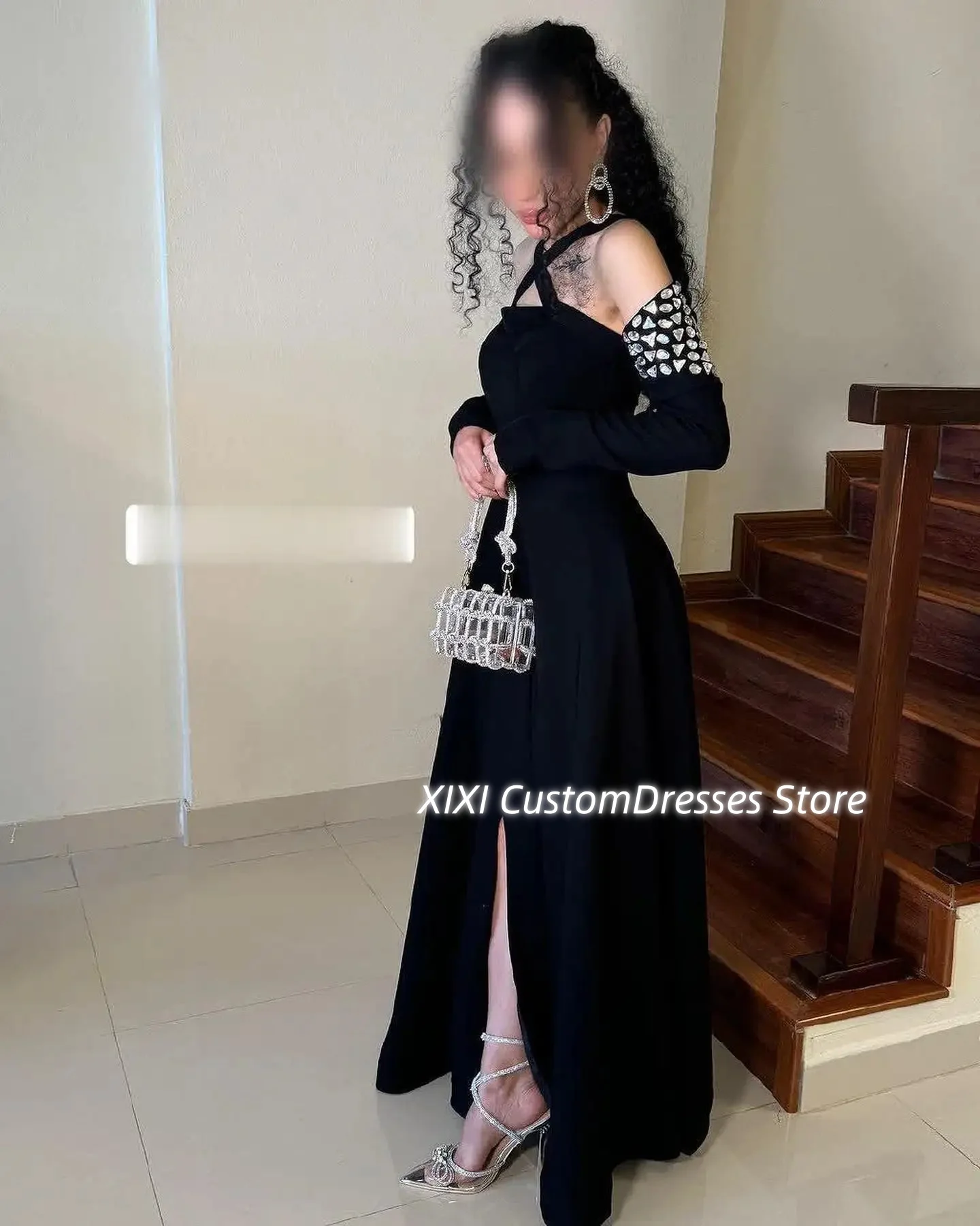 Gaun Pesta Elegan Panjang Lantai Halter Kustom untuk Wanita Manik-manik A-Line Ritsleting Lengan Panjang Pesta Pernikahan