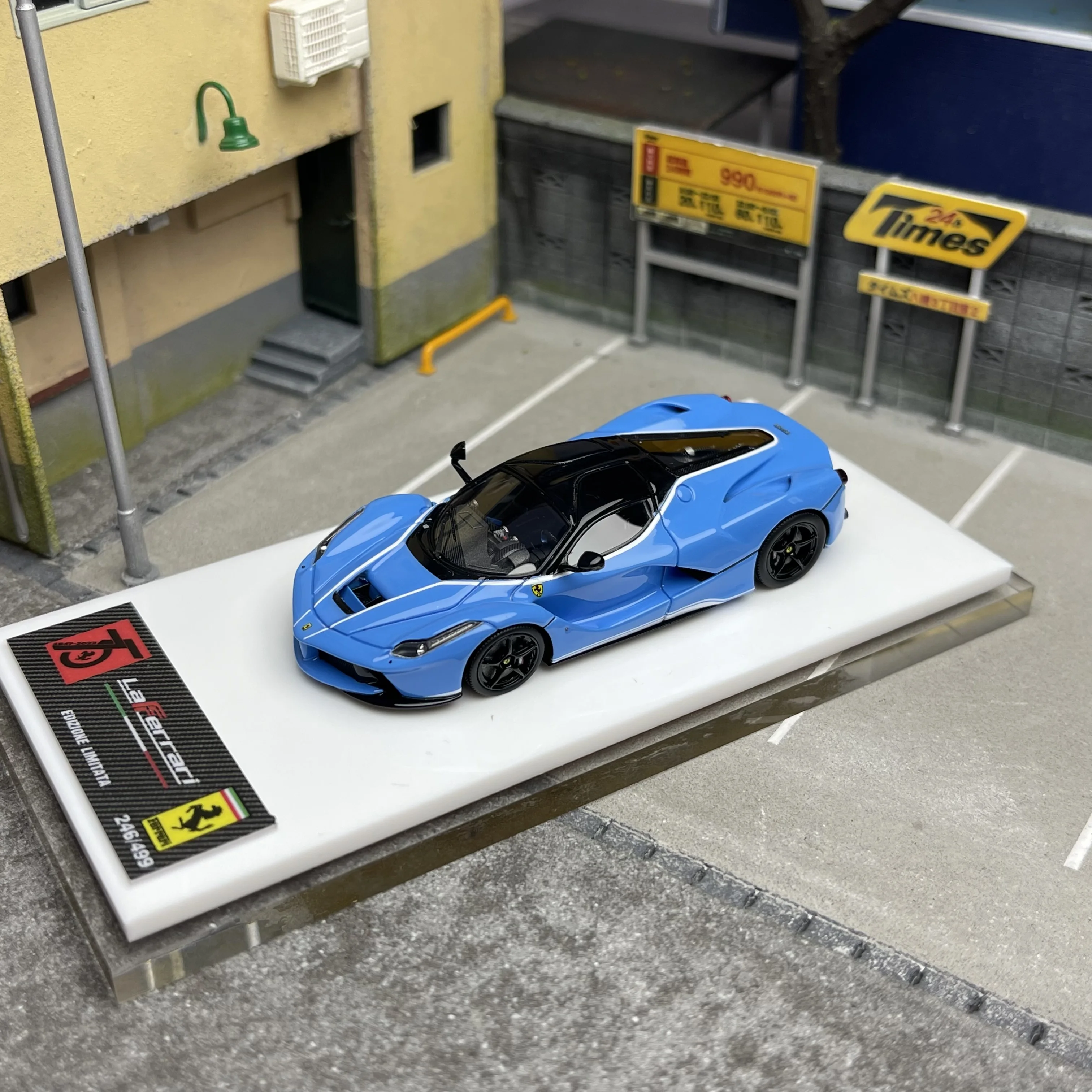 DMH 1:64 Laferrari Alloy Car Model Collection Souvenir Display Model Toy Gift