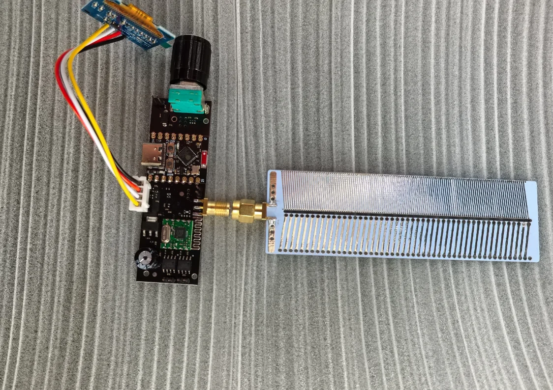 High-sensitivity radio antenna for receiving FM, MW, LW, SW channels, with SMA connector and 12*3 custom plug.