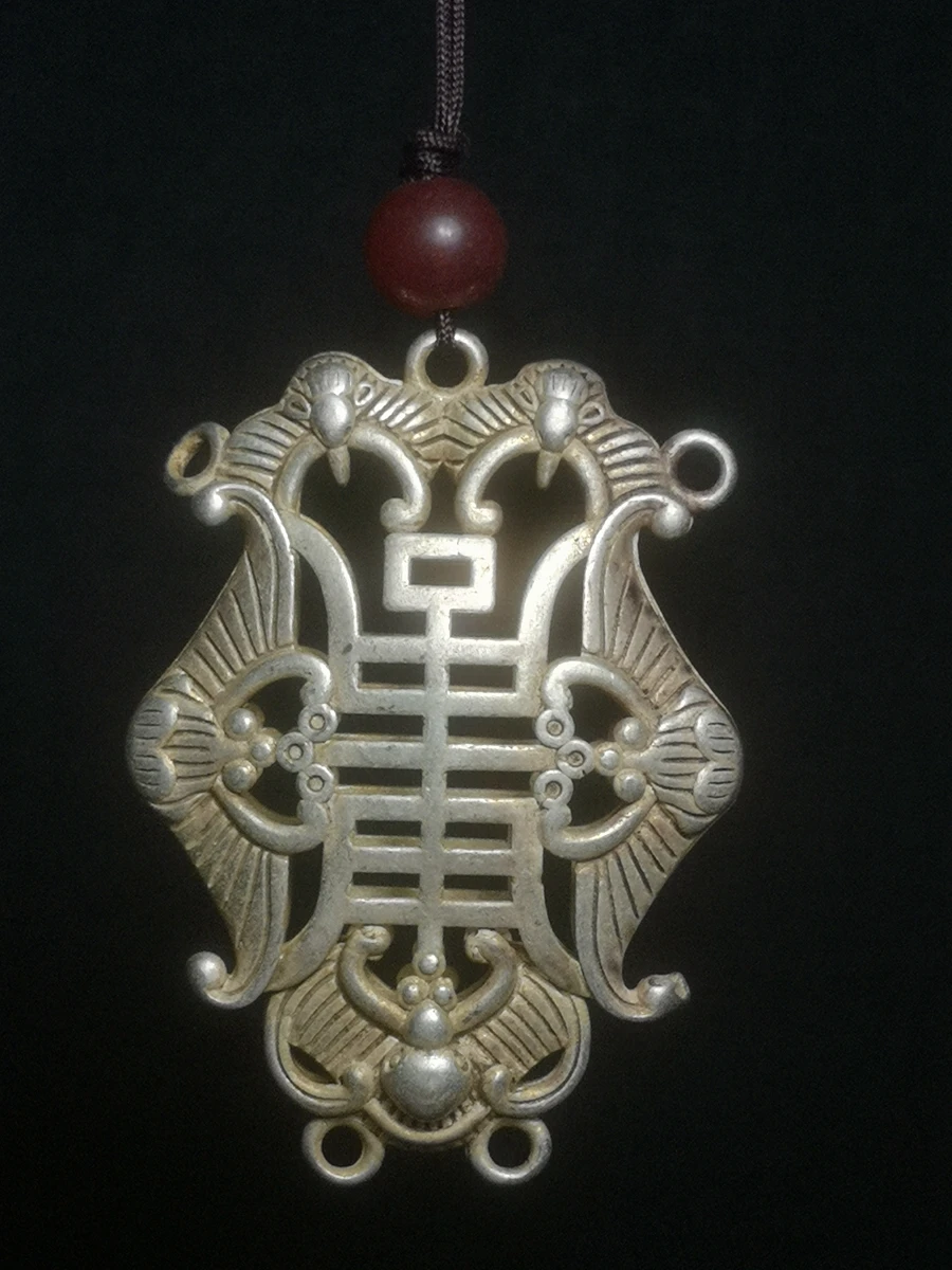 YIZHU CULTUER ART Collection Old China Tibet Silver Handmade Auspicious Bat Pendant Amulet Decoration Gift