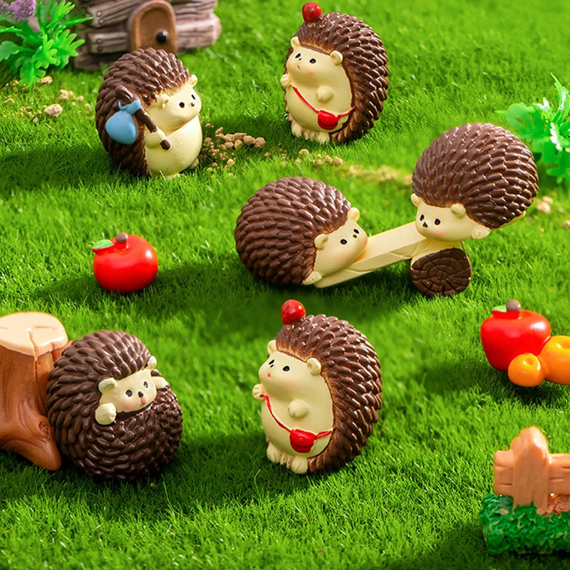 1Pc Mini Little Hedgehog Ornament Cartoon Animal Micro Landscape Dollhouse Model Car Interior Home Desktop Decoration