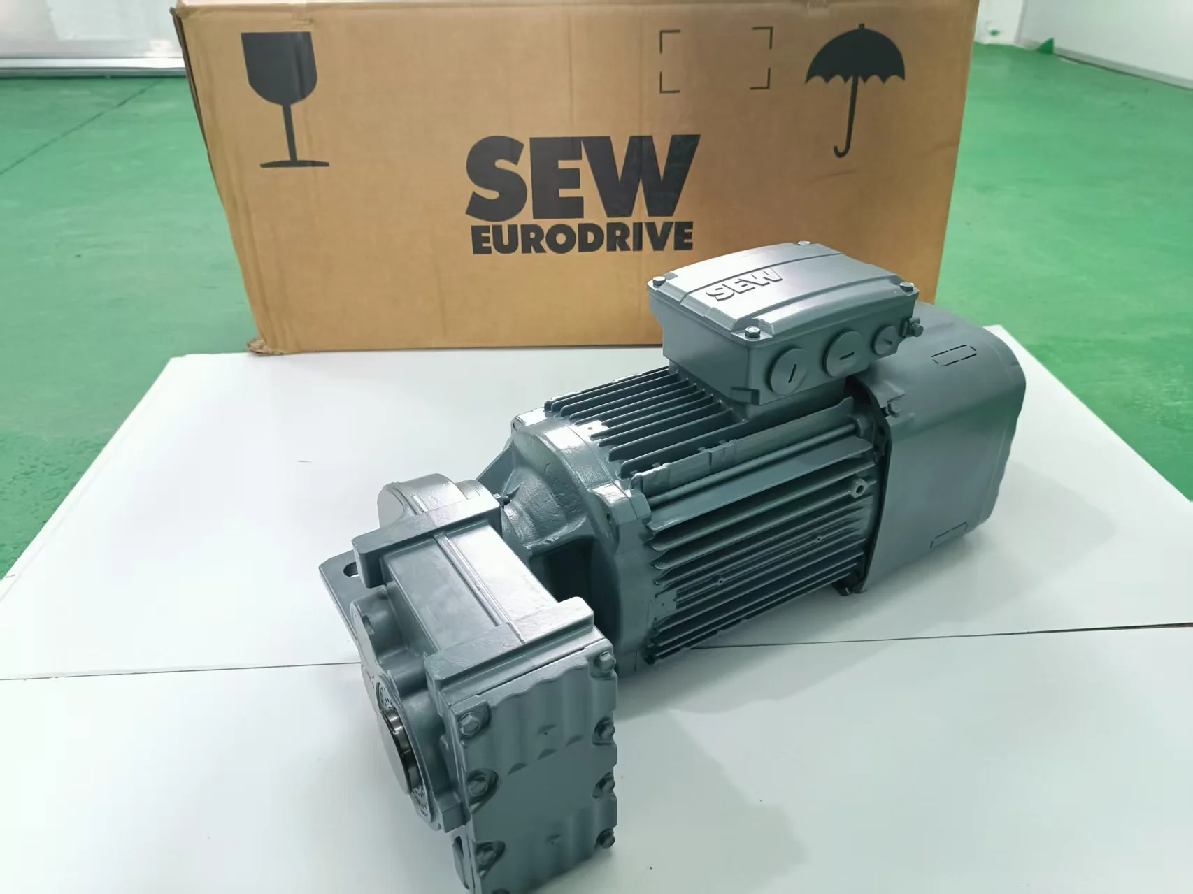 High Torque F87 DRN132M4 Parallel Shaft Reducer With Shrink Disk, FH87 Gearmotor For Metal Industry