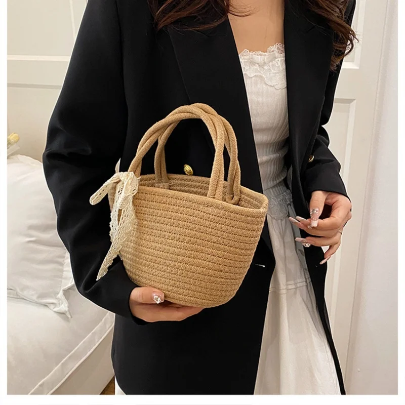 Мини-тканая соломенная пляжная сумка для женщин, легкий дизайн с открытым верхом, кружевное украшение с бантом, идеально подходит для отпуска и летних прогулок ﻿