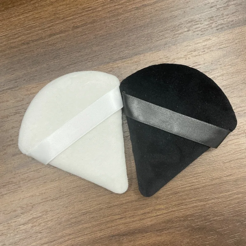 إسفنجة مكياج 3 في 1 باللون الأسود المخملي منتفخة على شكل مثلث لمزج السائل/الكريمي/المسحوق، خلاط ناعم غير لاتكس مع محمول