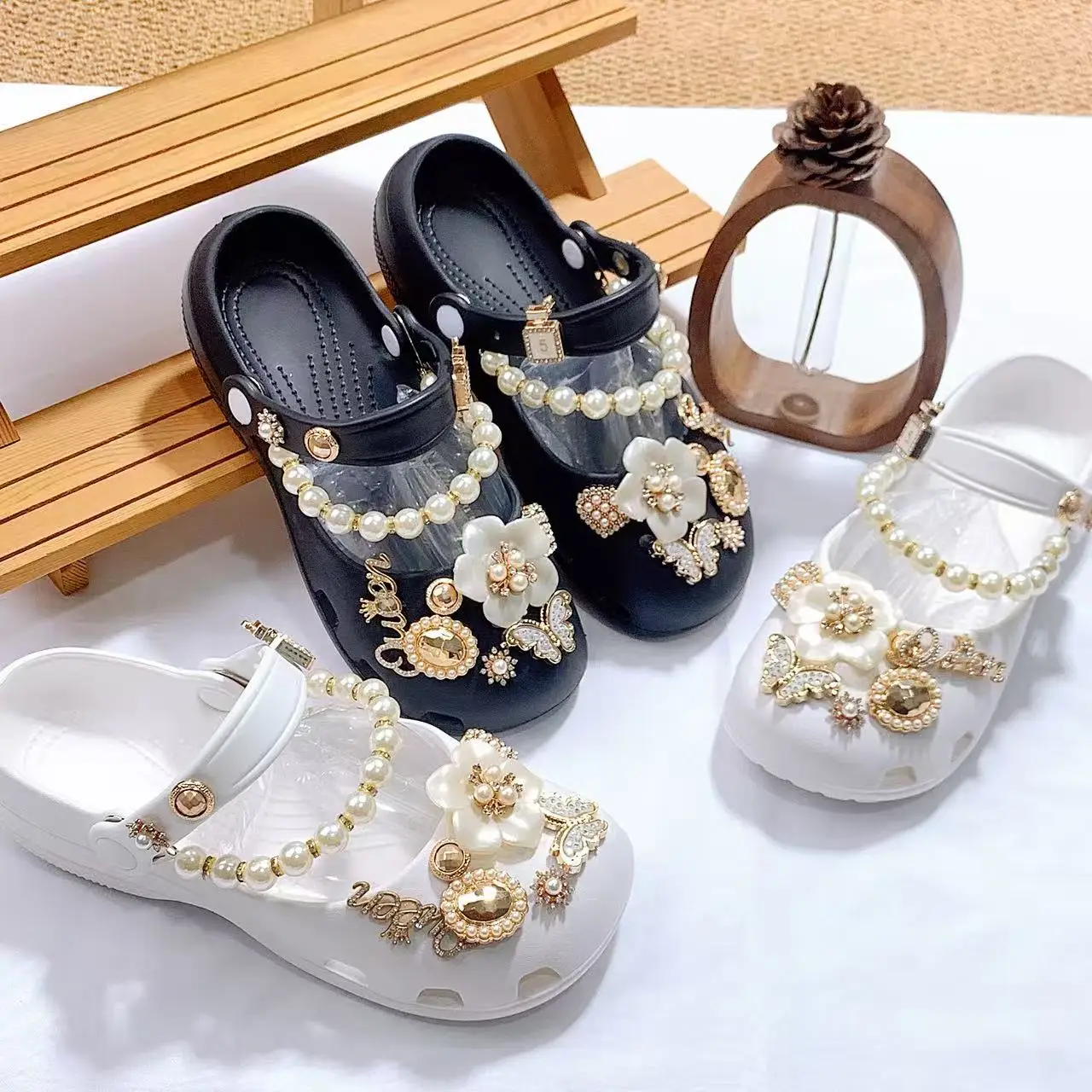 Fashionable Women's Shoes, New Style Camellia Long Pearl Chain Mary Jane Clogs, Women's Flat Sandals for Outdoor Wear, Thick-Soled Garden Shoes
