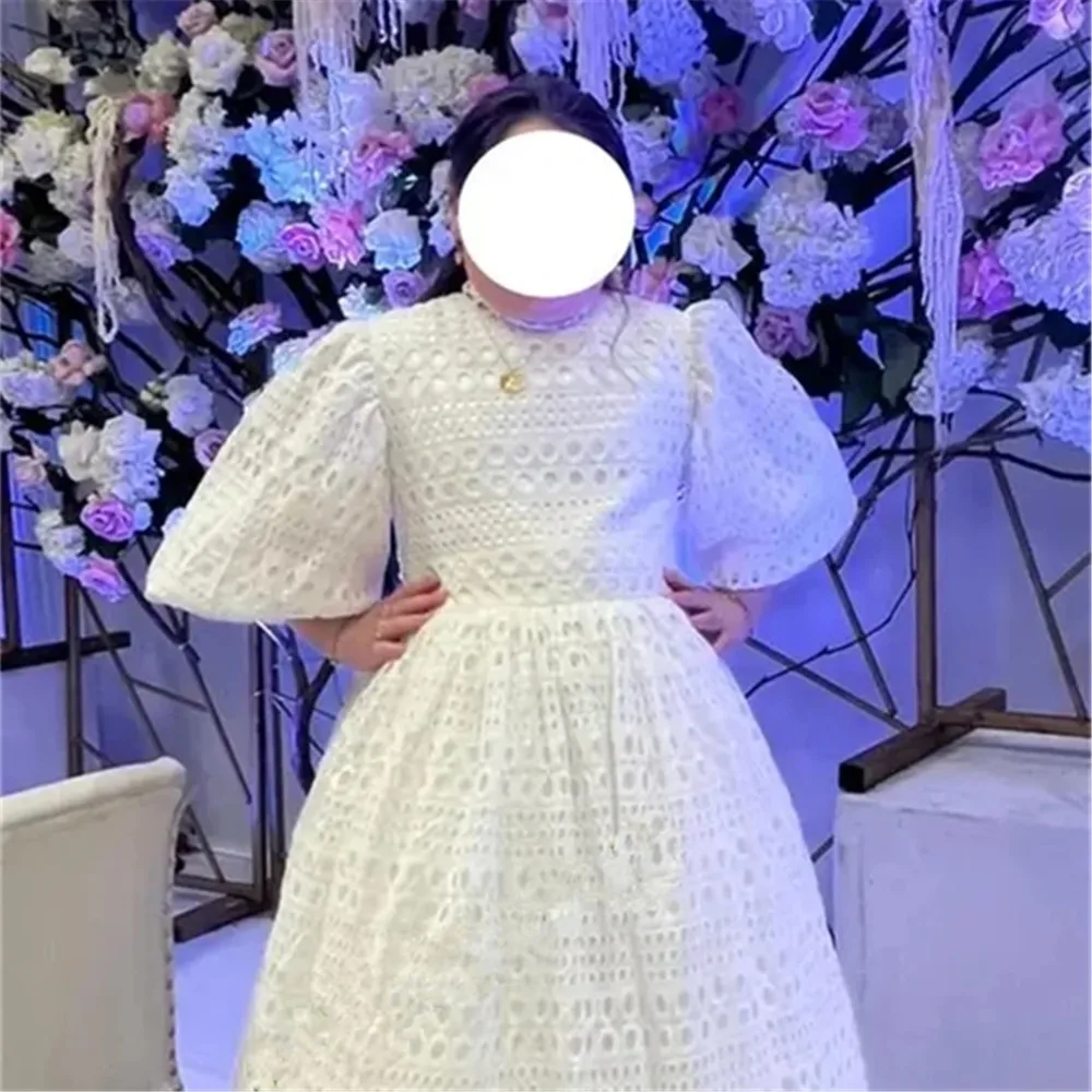 Vestido branco do laço com luva meio-longa para a menina, pescoço alto, inchado, para o casamento, aniversário, baile de formatura