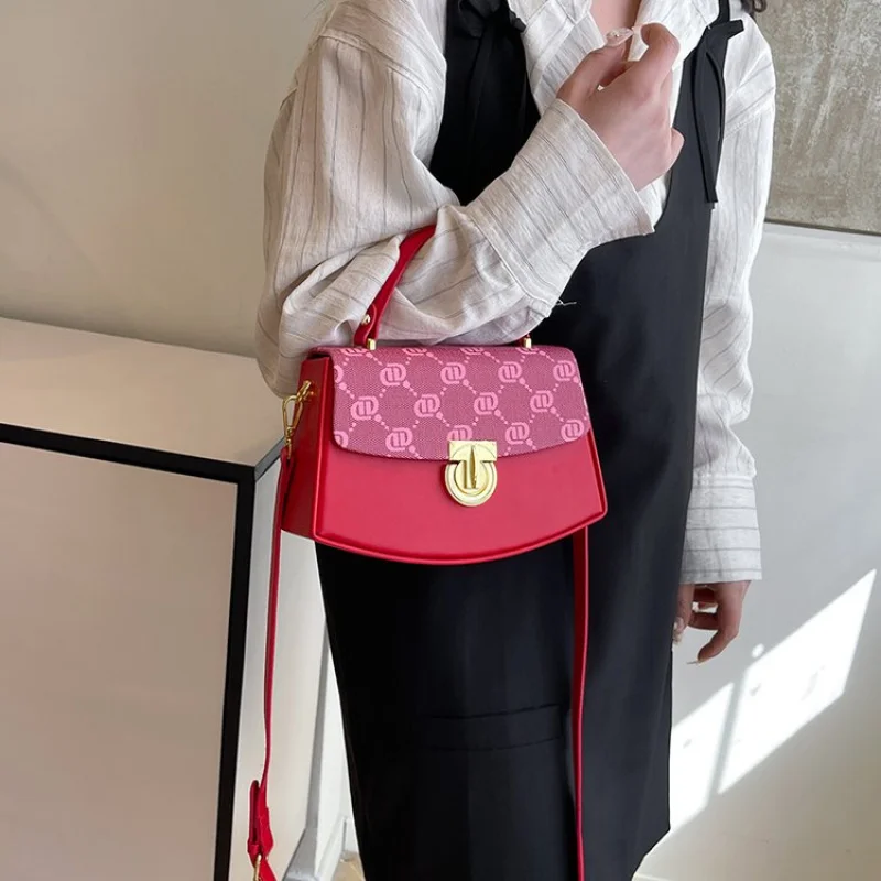 

Women's High-Quality Messenger Bag Leather Shoulder Strap Classic Elegant Tote Spacious Interior Famous Designer For Ladies