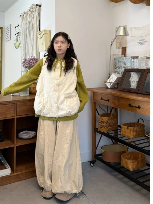 

Комплект: Женский свитер-жилет больших размеров и брюки с высокой талией, свободного кроя, широкие штанины. Осенне-зимний модный повседневный стиль, корейская версия, на пуговицах.